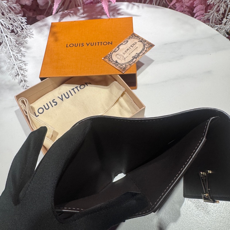 LV 奶茶色短夾/王吉娜古董精品-7