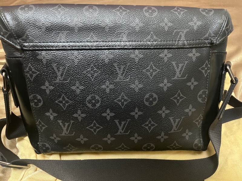 LV 黑武士黑老花 Voyager Pm郵差包/保存良好少使用/容量大能裝下筆電-1
