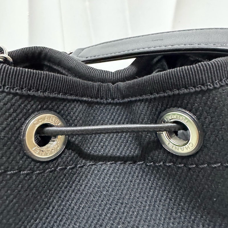 Chanel / 香奈兒 釘珠款 絕版帆布水桶-10