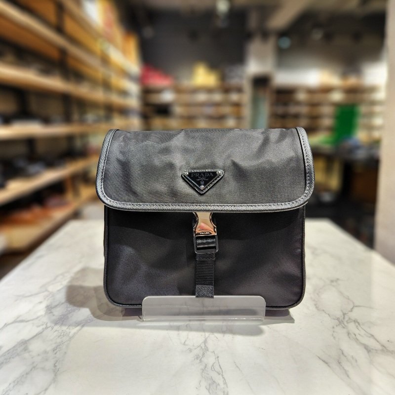 🎉新品好折扣✨Prada 2VD077 Re-Nylon and Saffiano 郵差包 黑色-1