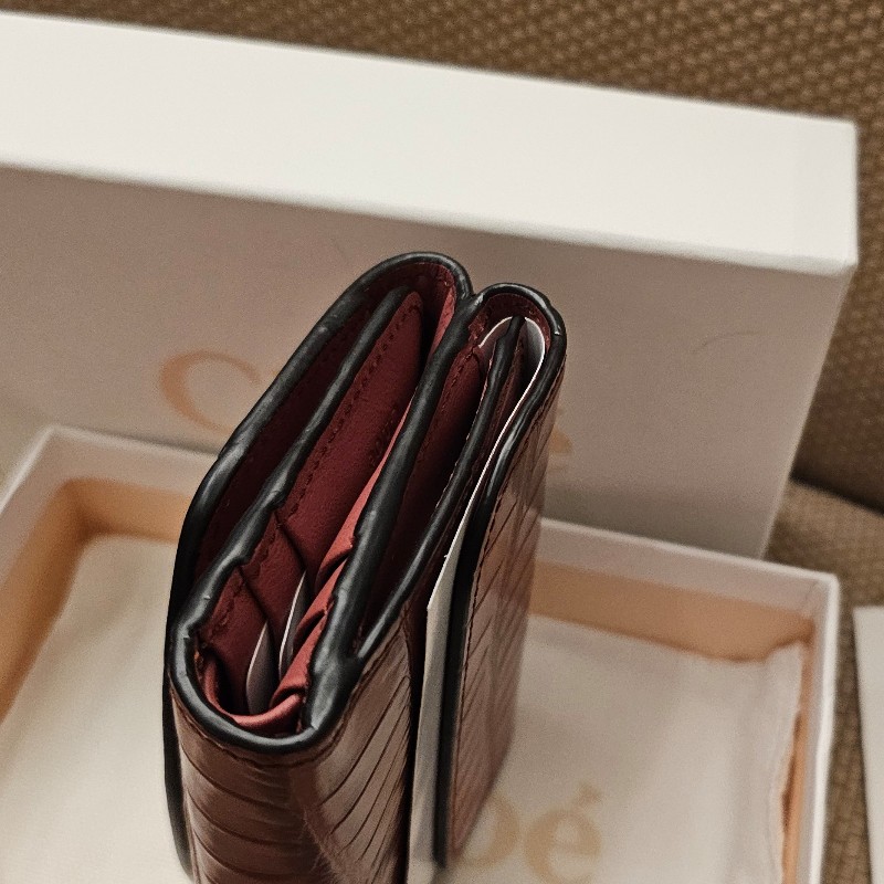 Chloe 經典C字金屬釦鱷魚紋三折短夾
（乾燥玫瑰粉）全新品-2