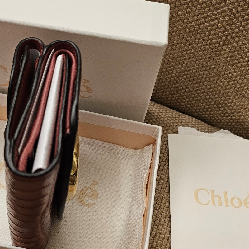 Chloe 經典C字金屬釦鱷魚紋三折短夾
（乾燥玫瑰粉）全新品-12