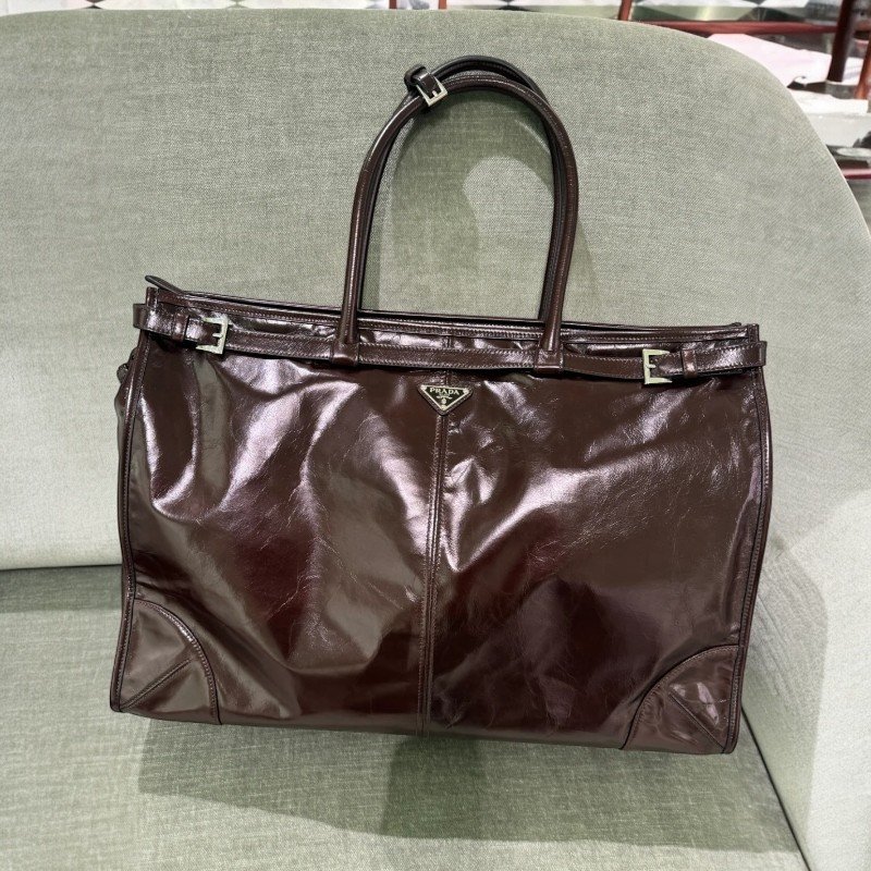 🎉新品好折扣✨Prada 2VG128 超大款亮澤皮革繫帶 Bonnie包 棕色/付長肩帶-7