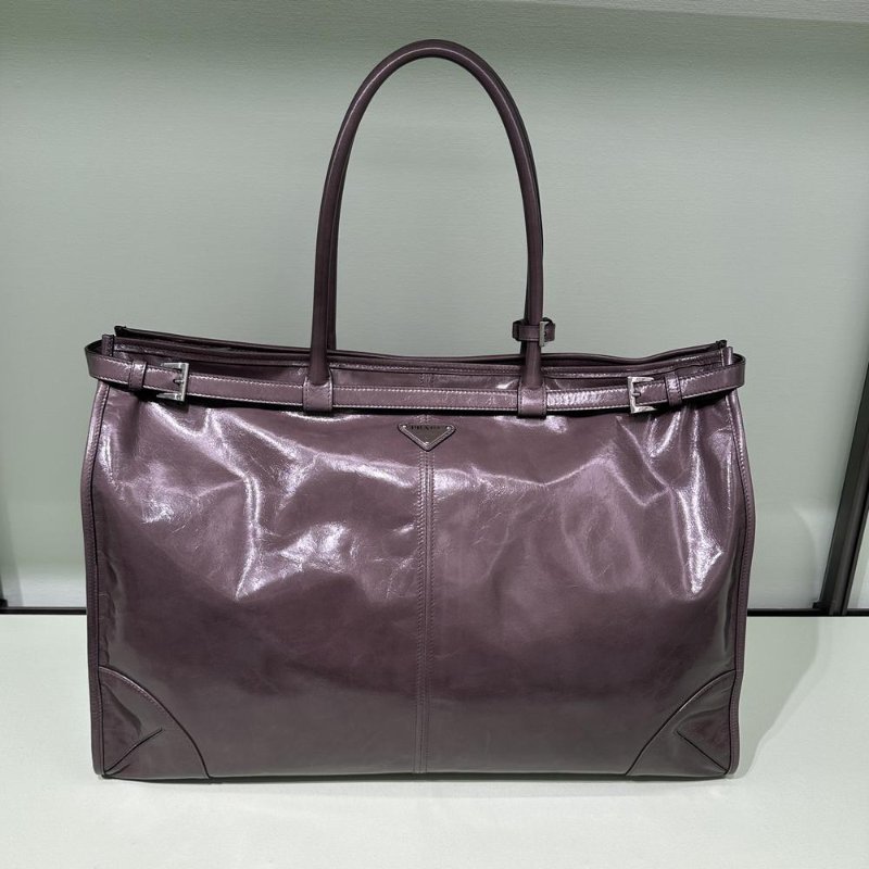 🎉新品好折扣✨Prada 2VG128 超大款亮澤皮革繫帶 Bonnie包 棕色/付長肩帶-9