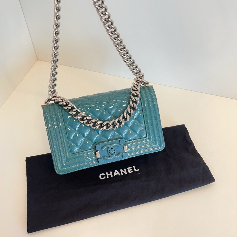 Chanel香奈兒 孔雀綠壓克力方扣銀鍊 Leboy 小號 22開 肩背包 斜背包-3