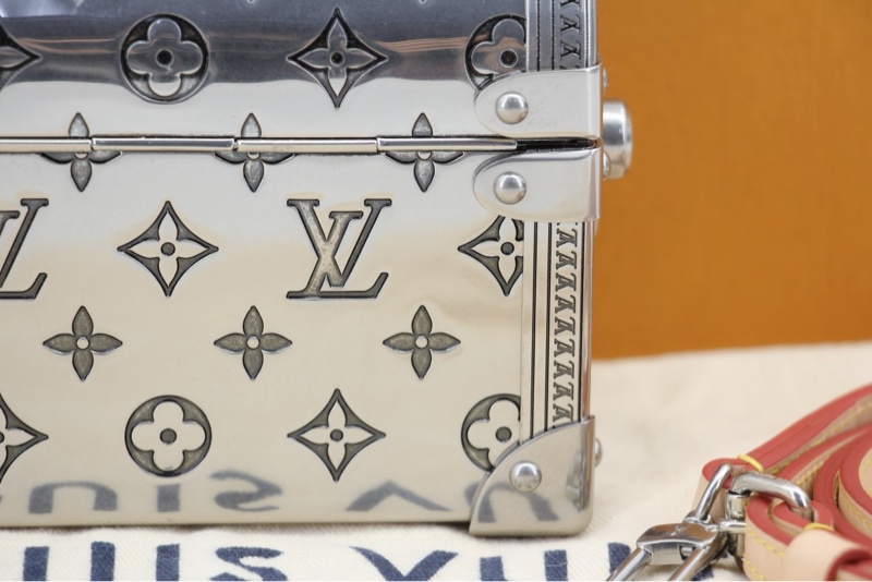 Louis Vuitton 2022 Metal Silver Monogram Mini Treasure Trunk Minaudiere-7