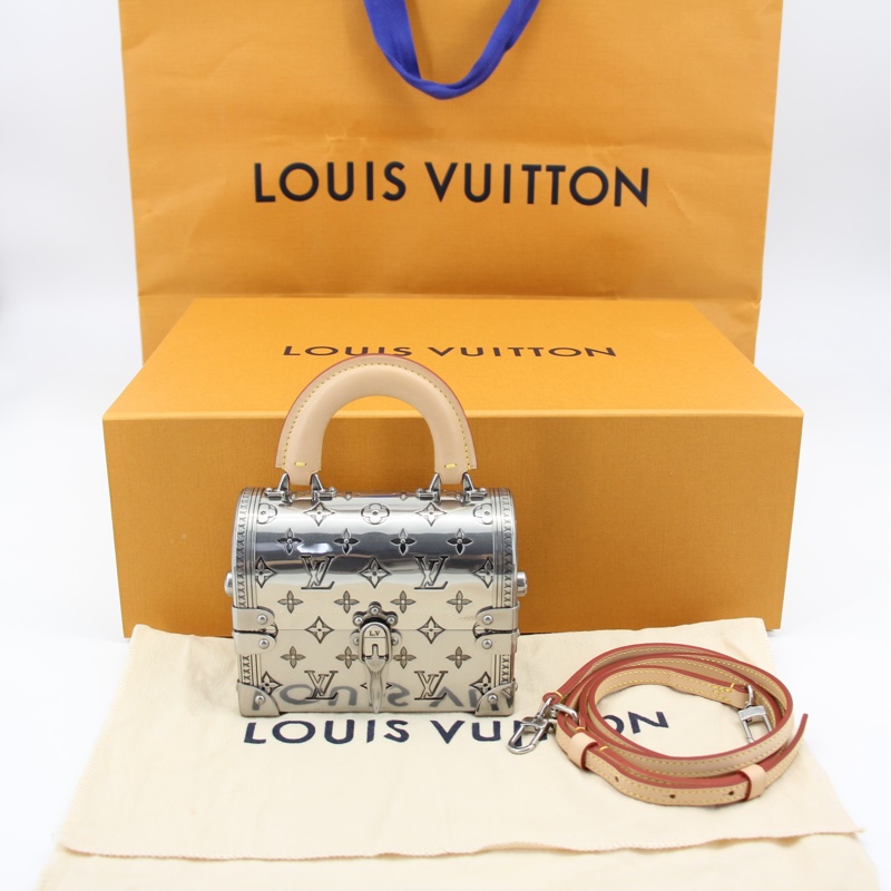 Louis Vuitton 2022 Metal Silver Monogram Mini Treasure Trunk Minaudiere-11