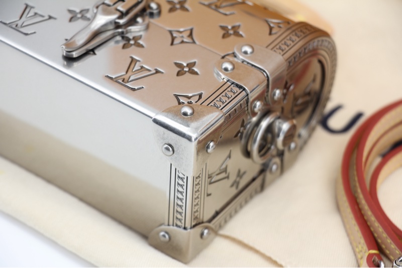 Louis Vuitton 2022 Metal Silver Monogram Mini Treasure Trunk Minaudiere-14