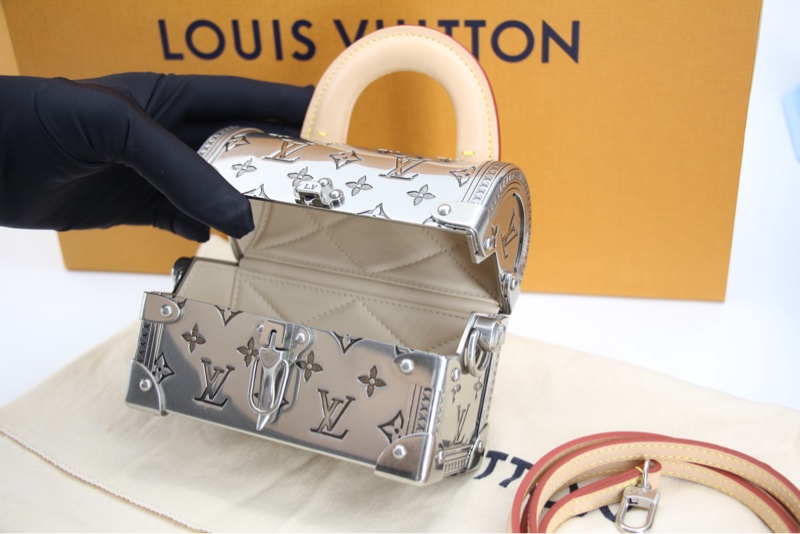 Louis Vuitton 2022 Metal Silver Monogram Mini Treasure Trunk Minaudiere-18