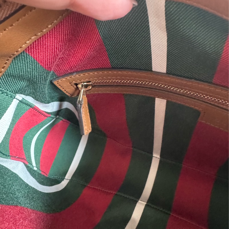 Gucci滿版老花拼焦糖皮革肩背包-19