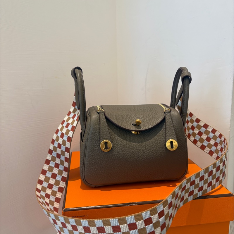 Hermes大象灰金扣編織背袋mini Lindy-5