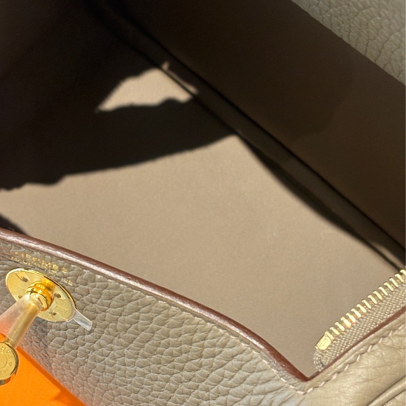 Hermes大象灰金扣編織背袋mini Lindy-13