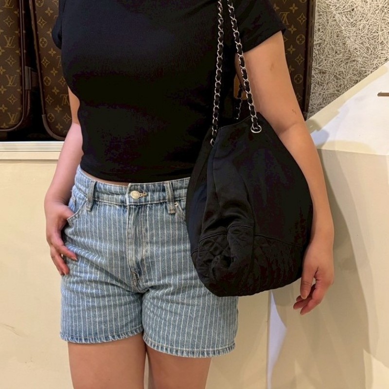 Chanel 銀鍊黑色緞布菱格肩側大包-2