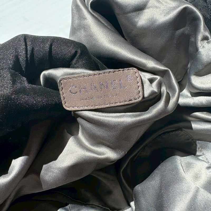 Chanel 銀鍊黑色緞布菱格肩側大包-14