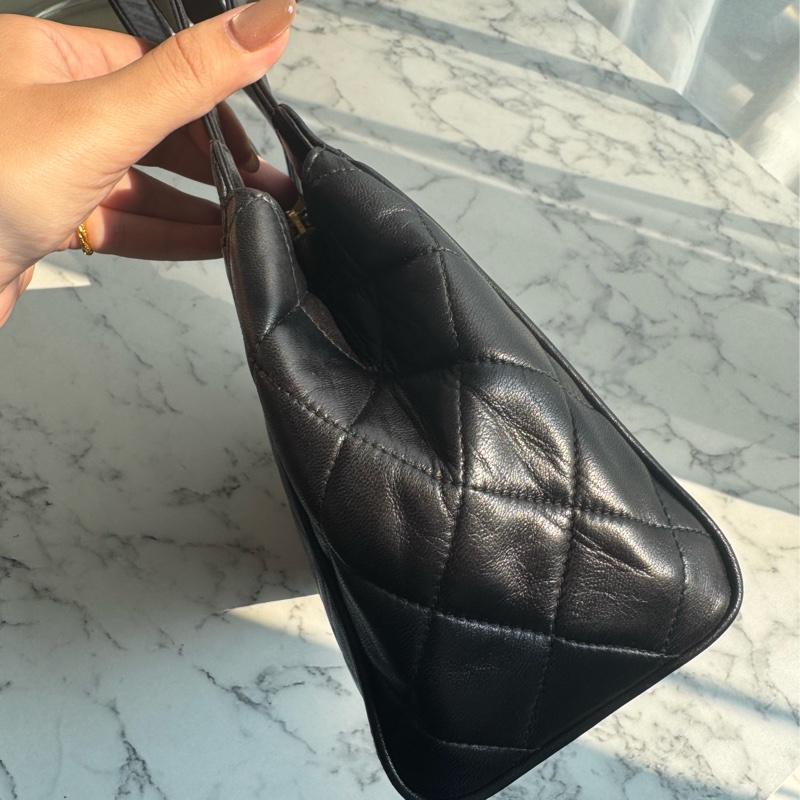 chanel黑菱格拉鏈方形肩背包-2