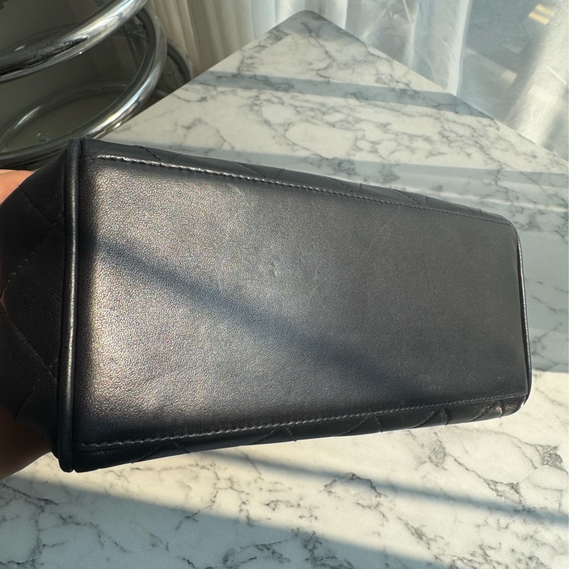 chanel黑菱格拉鏈方形肩背包-4