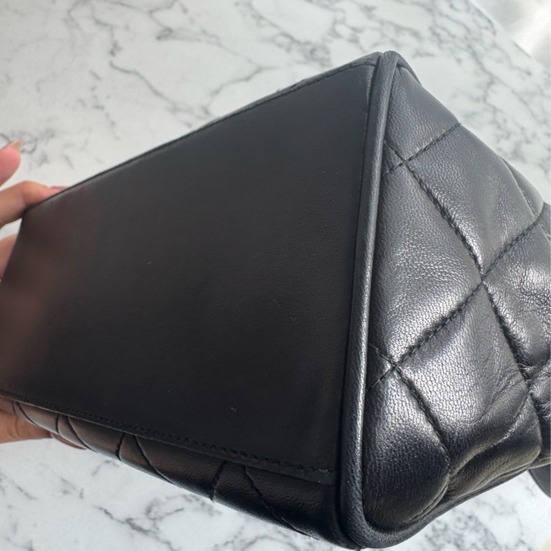 chanel黑菱格拉鏈方形肩背包-5