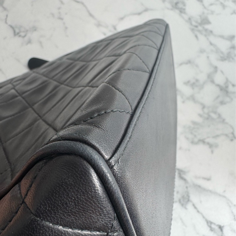 chanel黑菱格拉鏈方形肩背包-9