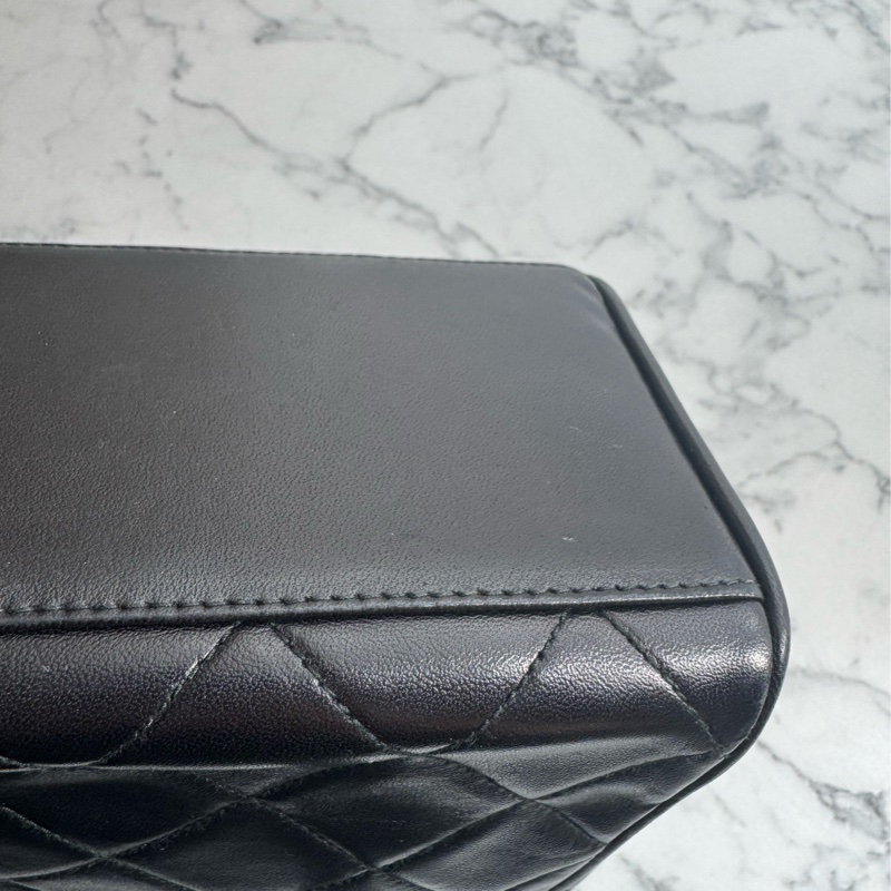 chanel黑菱格拉鏈方形肩背包-10