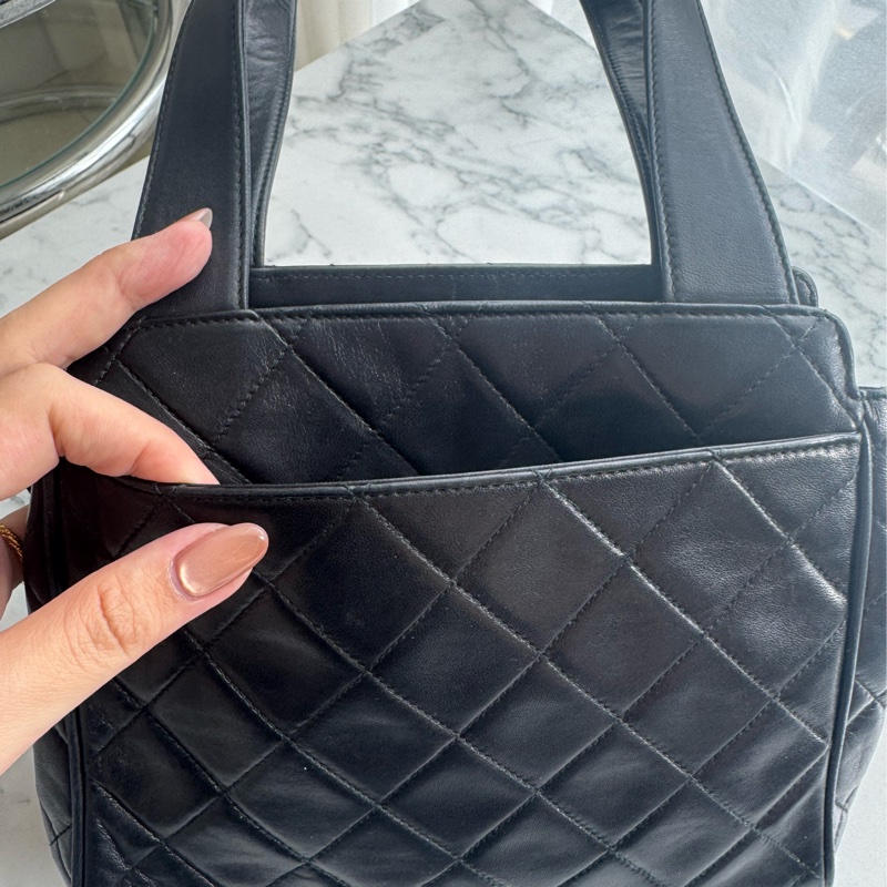 chanel黑菱格拉鏈方形肩背包-11