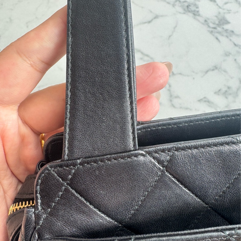 chanel黑菱格拉鏈方形肩背包-16