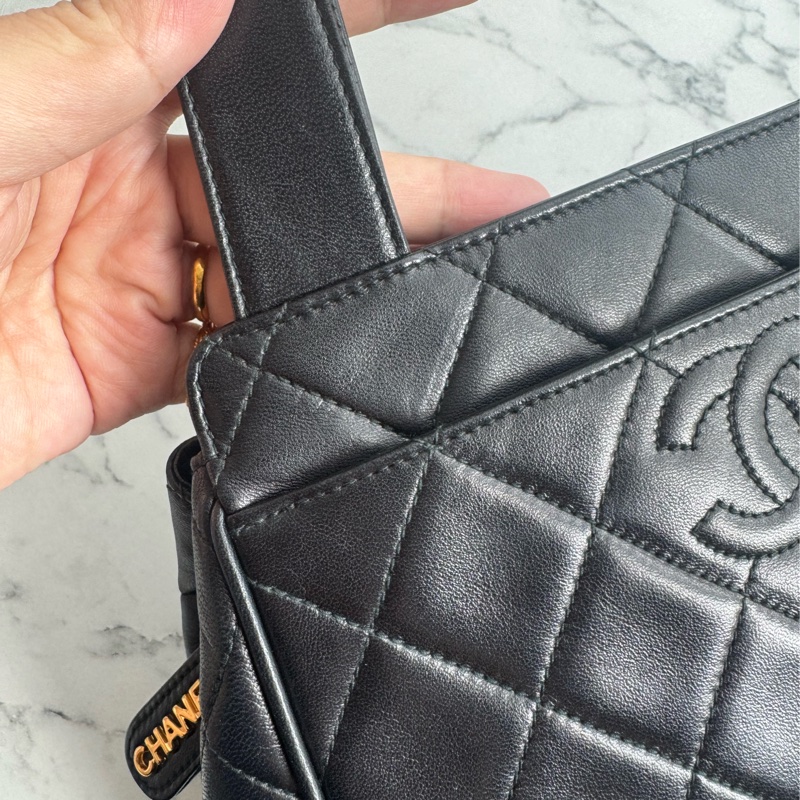chanel黑菱格拉鏈方形肩背包-17