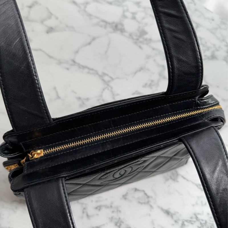 chanel黑菱格拉鏈方形肩背包-21
