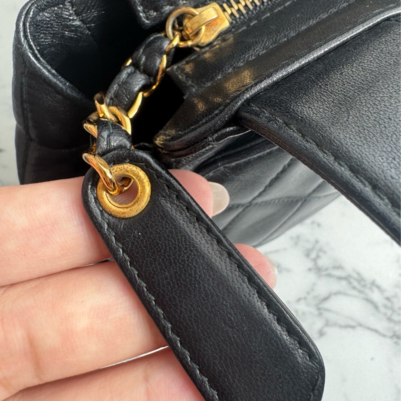 chanel黑菱格拉鏈方形肩背包-24