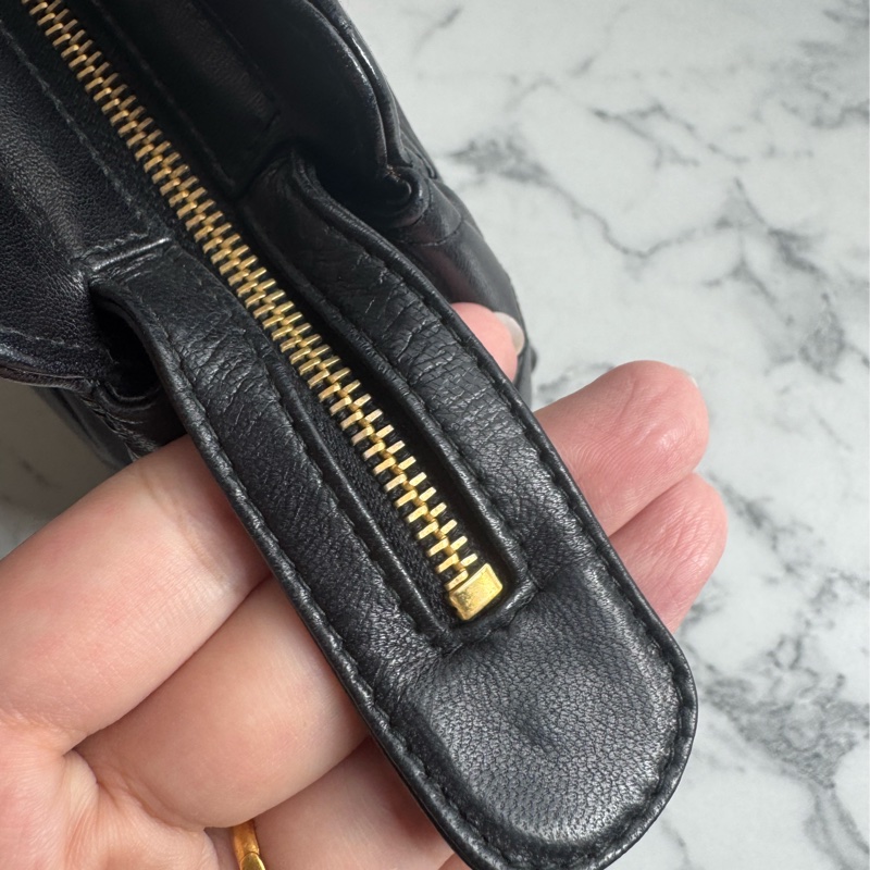 chanel黑菱格拉鏈方形肩背包-25