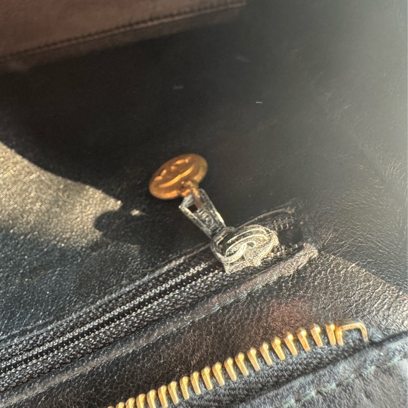 chanel黑菱格拉鏈方形肩背包-53