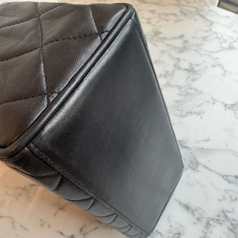 chanel黑菱格拉鏈方形肩背包-38