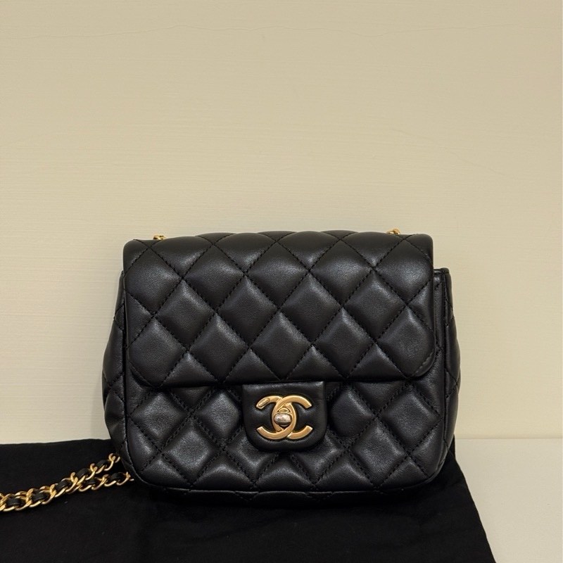 Chanel 2022年愛心琺瑯方胖-1