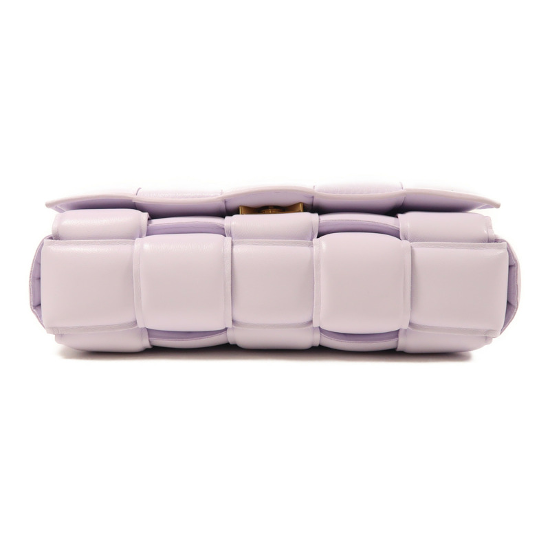 BOTTEGA VENETA 羊皮皮革Padded Cassette金扣肩背袋-3