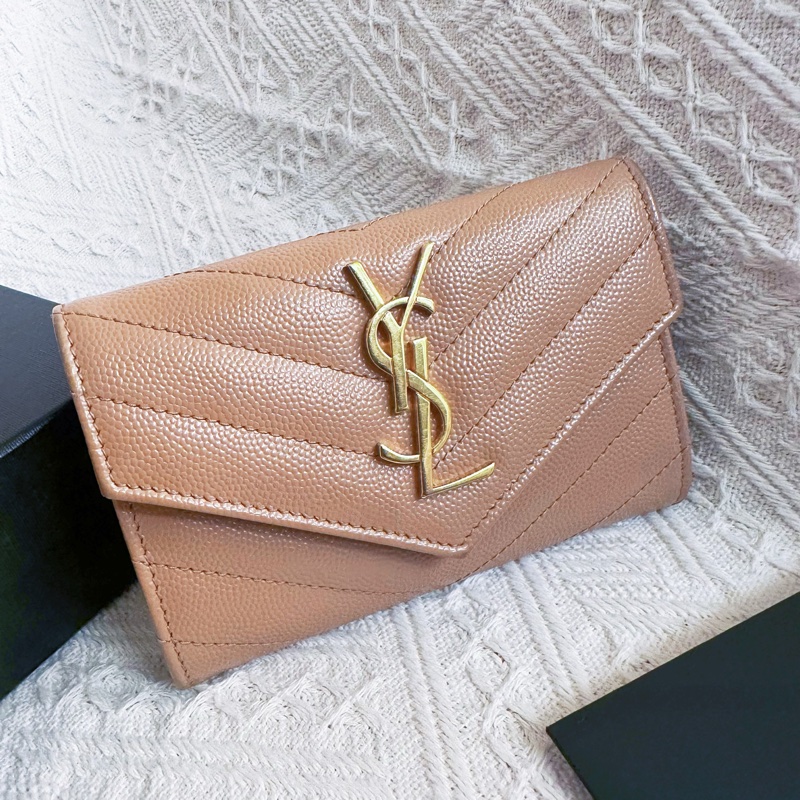 YSL經典款✨鮭魚仙女粉荔枝牛皮卡夾錢包-2