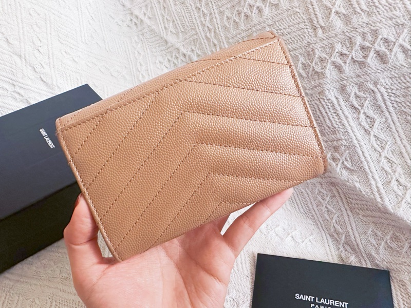 YSL經典款✨鮭魚仙女粉荔枝牛皮卡夾錢包-6