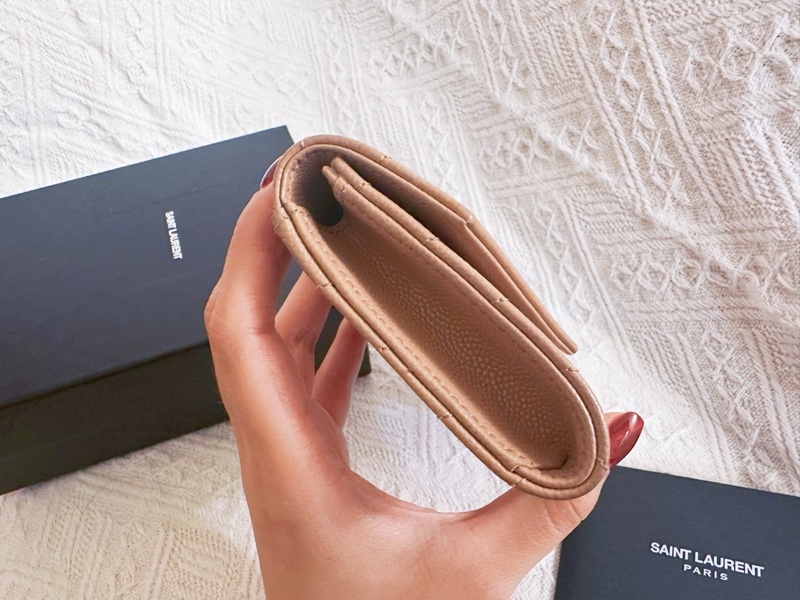 YSL經典款✨鮭魚仙女粉荔枝牛皮卡夾錢包-12