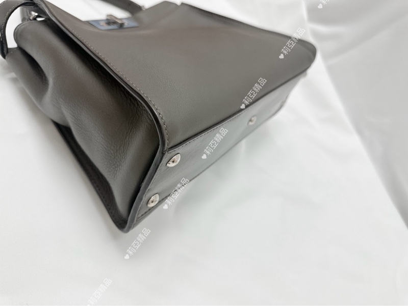 莉亞精品♡ Fendi peekaboo 灰色 近新美包-11