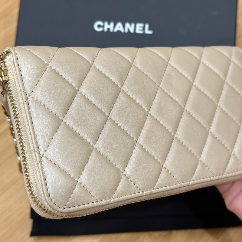 🎄冬日質感 聖誕 CHANEL 香奈兒 香檳金 小羊皮 珍珠鏈條 拉鍊長夾 喜歡來議價❤️-9