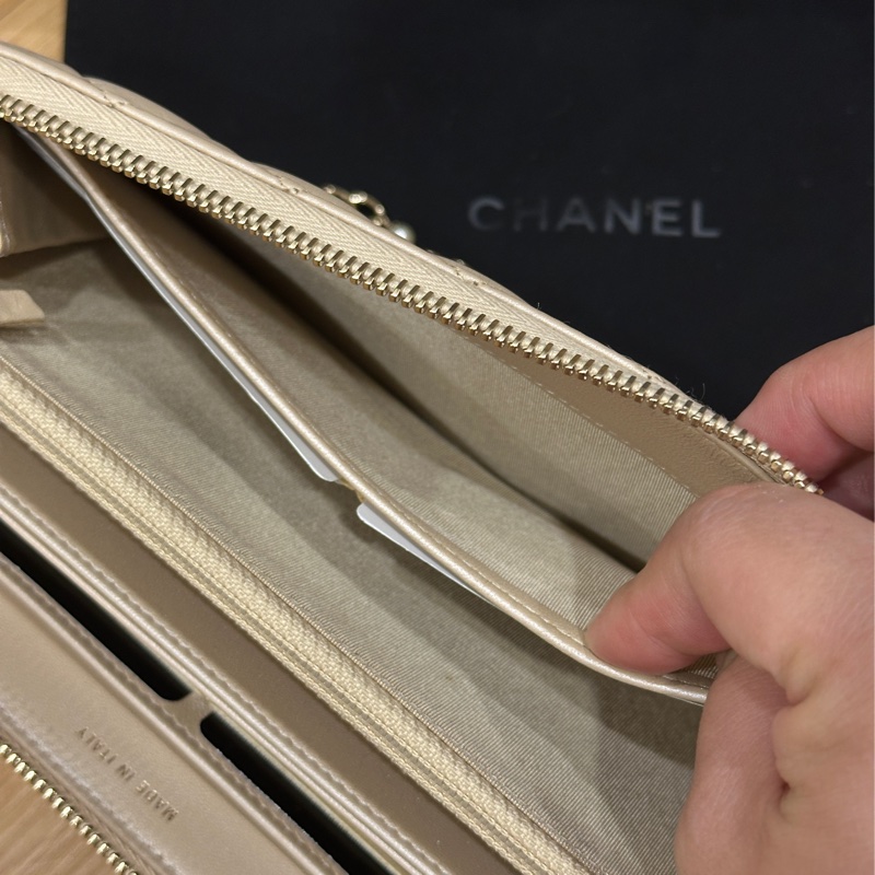 🎄冬日質感 聖誕 CHANEL 香奈兒 香檳金 小羊皮 珍珠鏈條 拉鍊長夾 喜歡來議價❤️-24