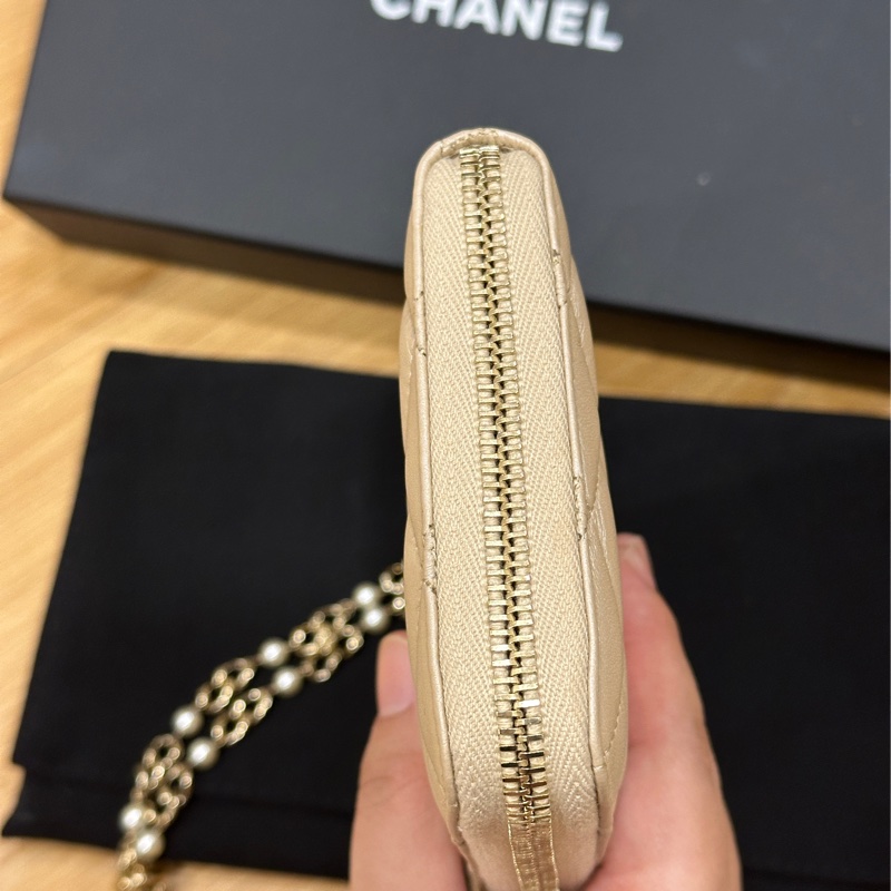 🎄冬日質感 聖誕 CHANEL 香奈兒 香檳金 小羊皮 珍珠鏈條 拉鍊長夾 喜歡來議價❤️-29