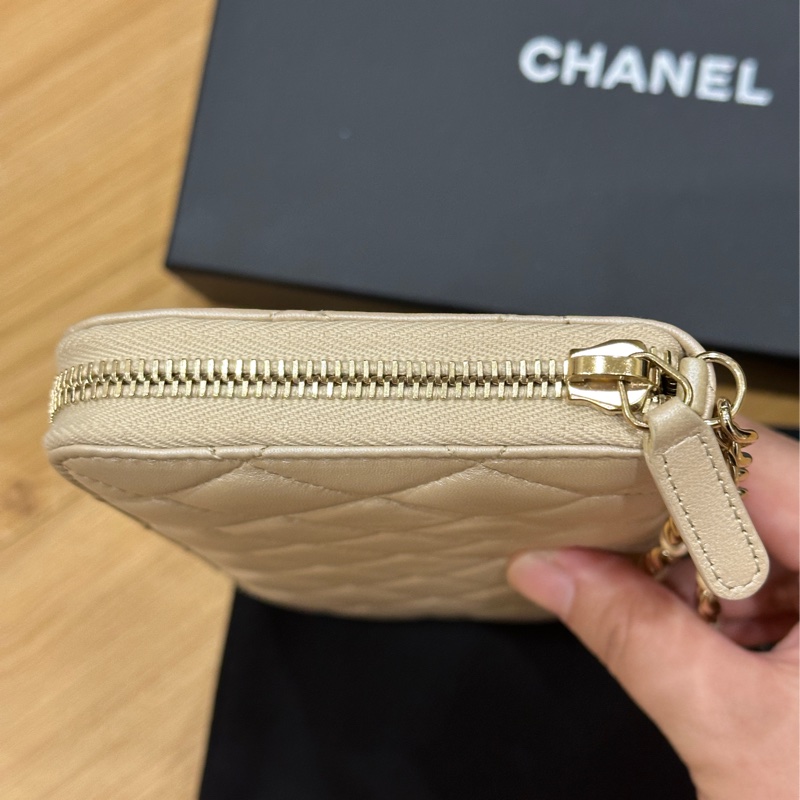 🎄冬日質感 聖誕 CHANEL 香奈兒 香檳金 小羊皮 珍珠鏈條 拉鍊長夾 喜歡來議價❤️-31