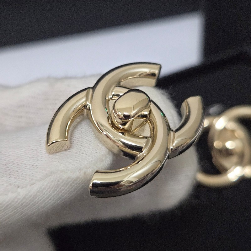 香奈兒 Chanel 書包釦金色雙C logo 耳環-9