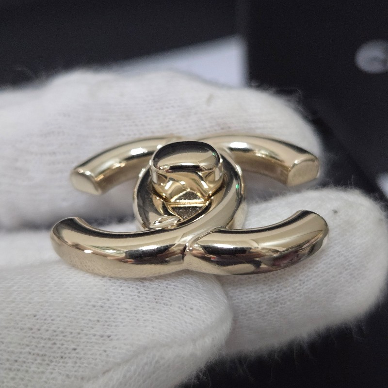 香奈兒 Chanel 書包釦金色雙C logo 耳環-12