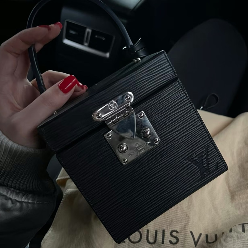 Louis Vuitton 黑銀水波紋 Bleecker Box 秀款 簡約高級的絕配🖤-0