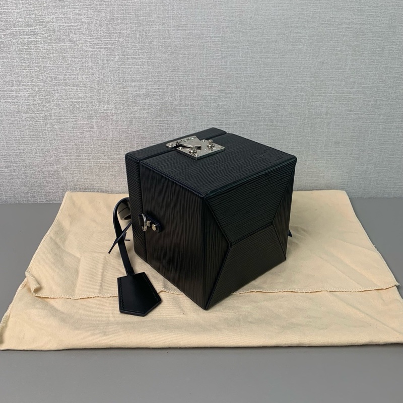 Louis Vuitton 黑銀水波紋 Bleecker Box 秀款 簡約高級的絕配🖤-5
