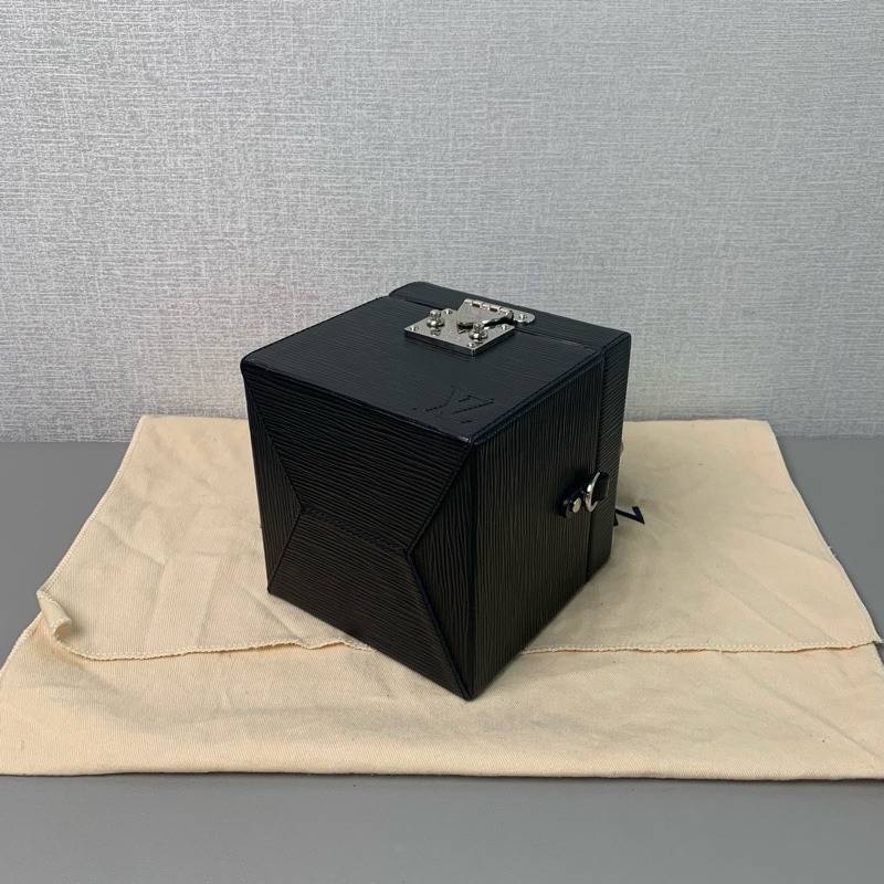 Louis Vuitton 黑銀水波紋 Bleecker Box 秀款 簡約高級的絕配🖤-6
