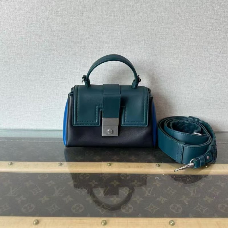 ✨BV piazza 銀扣手提斜背包20*13*9 98新配件塵袋-0