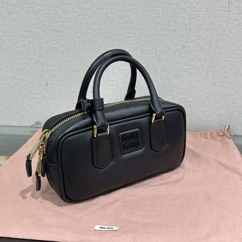 ✨MIUMIU 黑金Arcadie保齡球小號手提斜背包22.5*11*8 98新配件塵袋-1