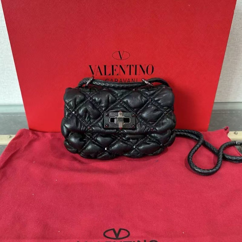 ✨VALENTINO 經典鉚釘肩背斜背包21*12*5 98新配件塵袋盒子-0