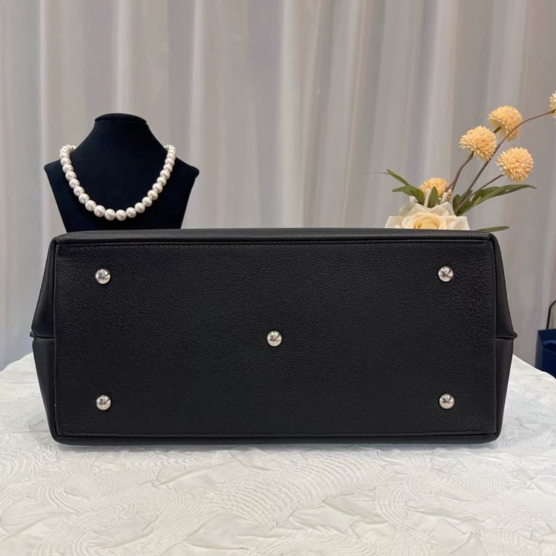 LV Lockme Day 黑色全皮手提肩背包31*24*16 99新配件塵袋-3